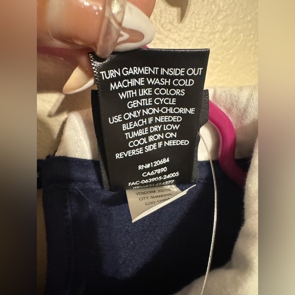 NWT- Disney Minnie Mouse Golf Collared Woman’s Crewneck- Boxlunch Exclusive - Picture 5 of 6